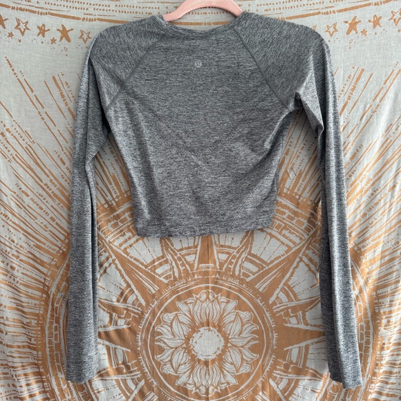 Lululemon Swiftly Tech Cropped Long Sleeve Shirt in Slate/White Size 6 - Picture 5 of 6